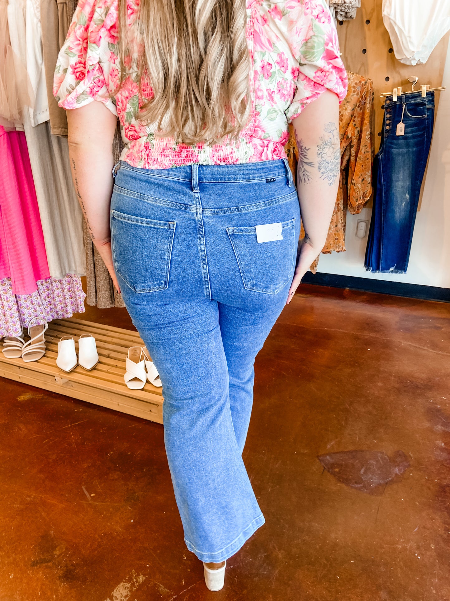 HIGH RISE FRONT PATCH POCKET ANKLE FLARE JEANS