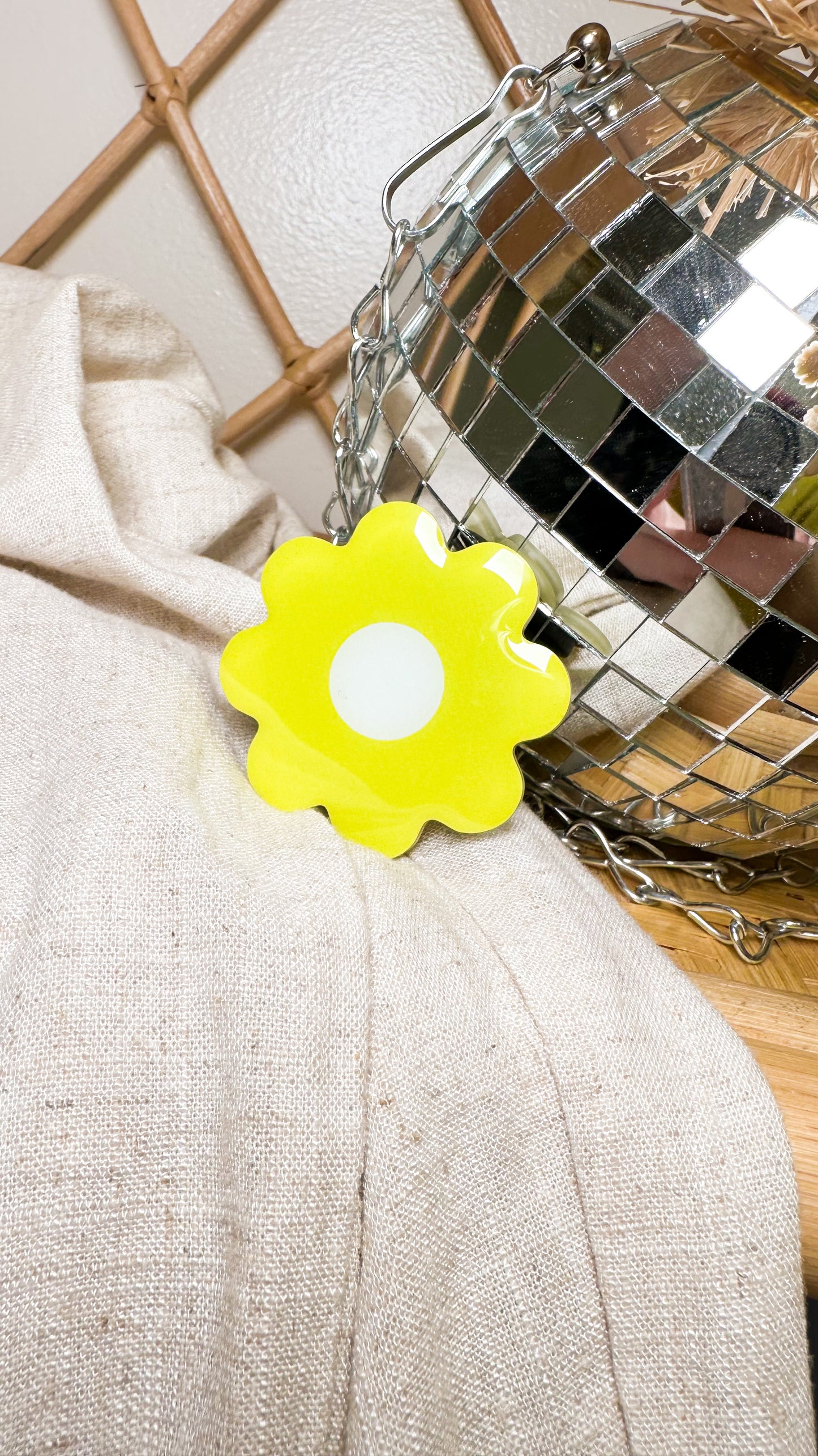 Daisy Phone Grip